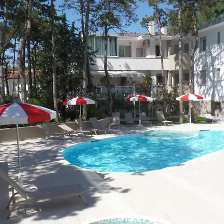 Newly Constructed With Pool And Hot Tub Apartment