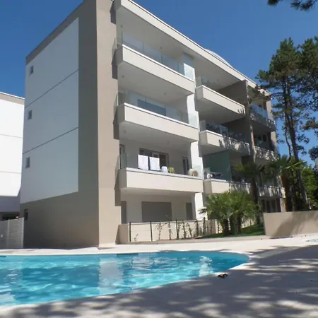 Newly Constructed With Pool And Hot Tub