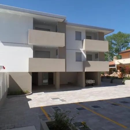Apartment Newly Constructed With Pool And Hot Tub
