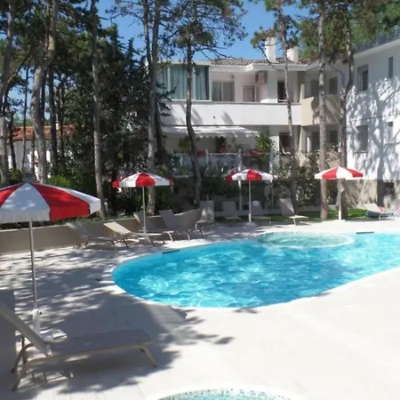 Newly Constructed With Pool And Hot Tub Apartment