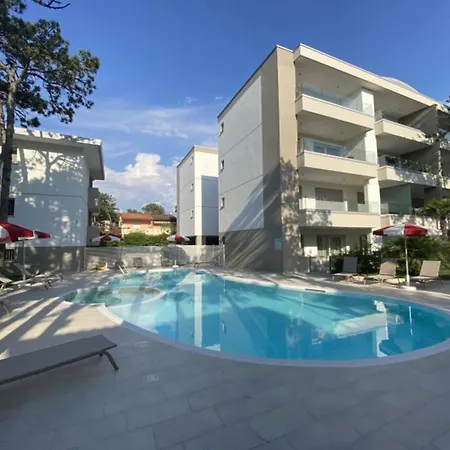 Newly Constructed With Pool And Hot Tub Bibione