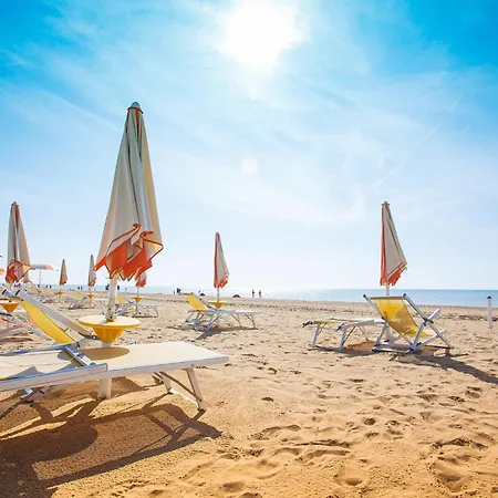 Newly Constructed With Pool And Hot Tub Apartment Bibione